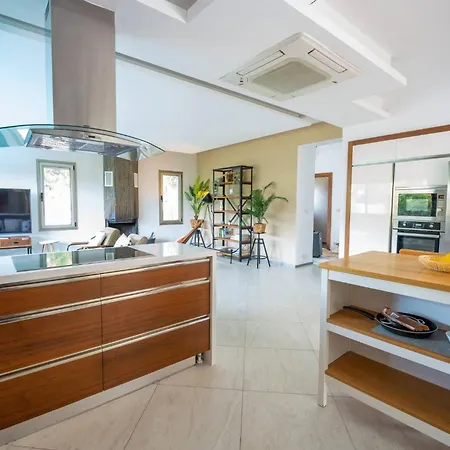 Luxury Vacation Seaside With Privacy Вилла